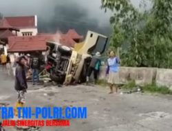 Rombongan Warga Bojonegoro Kecelakaan di Tawangmangu: 12 Luka-Luka, 5 Meninggal