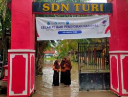 Tergenang Banjir, Kegiatan Belajar Mengajar SDN Turi Lamongan Terganggu