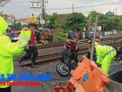 4 Orang Tewas, KA Malioboro Ekspres Tabrak 7 Motor di Magetan