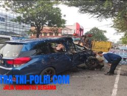 Kecelakaan di Jalan Pahlawan Tulungagung Libatkan Truk dan Mobil