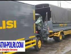 4 Truk Polisi Kecelakaan Beruntun di Gunungsari Surabaya