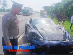 Porsche Tabrak Mobil Keluarga hingga Terbalik di Tol Sidoarjo, Enam Orang Terluka