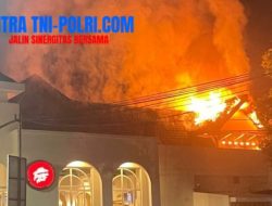 14 Mobil Damkar Dikerahkan, Restoran Piza di Jalan Darmo Terbakar