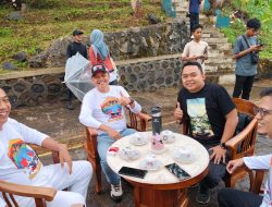 KEMBANGKAN WISATA, ADMINISTRATUR PERHUTANI BONDOWOSO & BUPATI SITUBONDO GELAR NGOBAR DAN CAMPING BERSAMA DI PLAZA RENGGANIS
