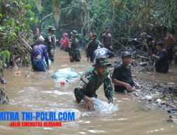Prajurit Satgas Pamtas Bersama Masyarakat Laksanakan Karya Bakti di Perbatasan, Dalam Rangka HUT Yonkav 3/AC Ke-73