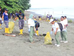 Pantai yang Bersih, Hati yang Tenang: Wujud Kepedulian TNI AL dan DLH Nabire