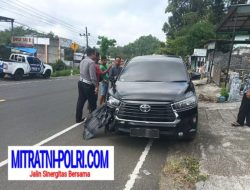 Pelajar Patah Kaki Usai Tabrakan dengan Mobil Toyota Innova