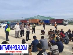 Ternyata Ini Alasan Banyak Sopir Truk Besar di Gresik Langgar Jam Larangan Operasional