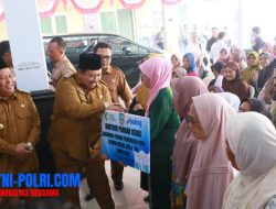 Cadangan Pangan Pemerintahan, Pemkab Jombang Salurkan Bantuan Pangan Beras 227 KPM Didesa Kalikejambon