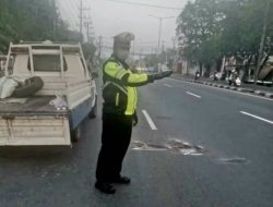 Tabrak Kendaraan Lain, Mahasiswa Asal Kutuk Barat Tergeletak di Jalan Raya Taman Sidoarjo