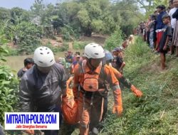 Jasad Pria Ditemukan Mengambang di Kali Gunting Jombang