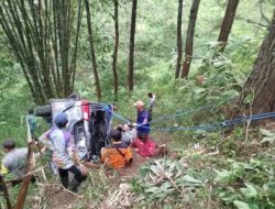 Innova Masuk Jurang, Dua Orang Tewas di Mojokerto
