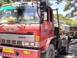 Macet Surabaya-Malang, Peti Kemas Nggelundung dari Truk di Bundaran Apollo Gempol