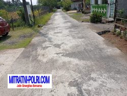 Warga Tuntut Audit,Kualitas Rabat Beton Jalan Lingkungan Desa Bringkeng Diragukan