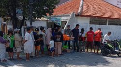 Jumat Berkah Tebar Kebaikan di Dukuh Kupang 16: Donatur, Dermawan dan Warga Bersatu 