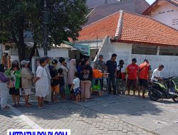 Jumat Berkah Tebar Kebaikan di Dukuh Kupang 16: Donatur, Dermawan dan Warga Bersatu