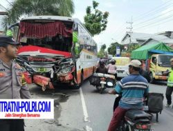 Laka Maut, 2 Pemotor Tewas Dihantam Bus Harapan Jaya di Tulungagung