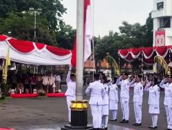 Seribu Warga Padati Upacara Hari Pahlawan di Balai Kota Surabaya, Wali Kota Ajak Pemuda Jadi Garda Pembangunan