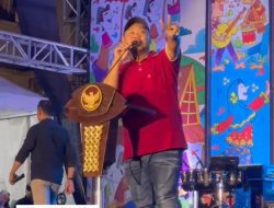 Warga Gresik Selatan Menangis, Pemkab Gresik Uforia Konser Denny Caknan di Depan Pemkab