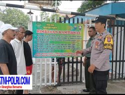 Bhabinkamtibmas & Babinsa Pasang Spanduk Kamtibmas di Dukuh Kupang Barat XI, Kapolsek Dukuh Pakis Tekankan Pentingnya Kewaspadaan Warga