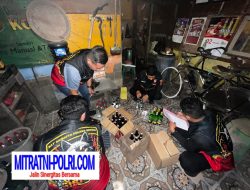 Bongkar Penjualan Miras Ilegal Dua Pelaku Diamankan Polres Gresik 