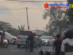 Viral, Jari Putus Perkelahian Sengit Sopir-Kernet Truk dengan Dua Supeltas di Jombang