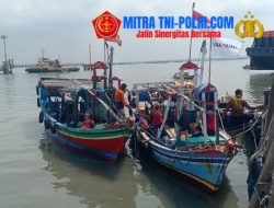 Satpolairud Polres Gresik Amankan 3 Kapal Nelayan Pengguna Jaring Trawl di Karang Jamuan
