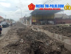 CV DEKA KARYA Diduga Gak Duwe Bondo ( Modal ) Proyek Pelebaran Jalan Bringkang – Menganti Belum Usai, Adakah Sanksi ?