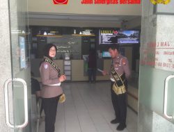 Polantas Menyapa : Anggota Samsat Surabaya Timur Optimalkan Pelayanan Kian cepat.