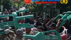 Aksi Warga Bentrok dengan Satpol PP, Penertiban Tembok Perumahan di Sidoarjo Ricuh
