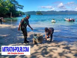 TNI -POLRI Trenggalek Gercep Bersih – Bersih Pantai Mutiara Tindak Lanjuti Instruksi Presiden